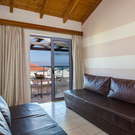 Isida Hotel Agia Marina Buitenkant foto