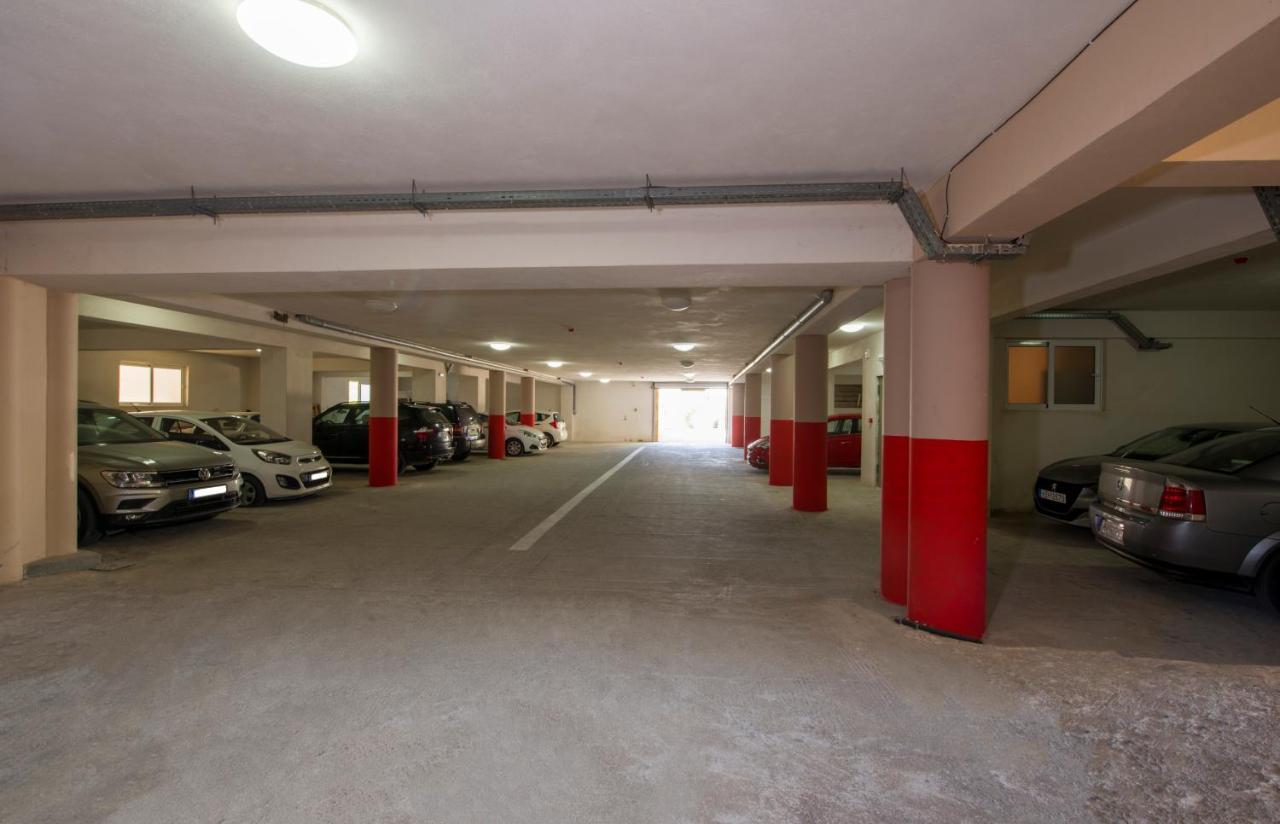 Isida Hotel Agia Marina Buitenkant foto
