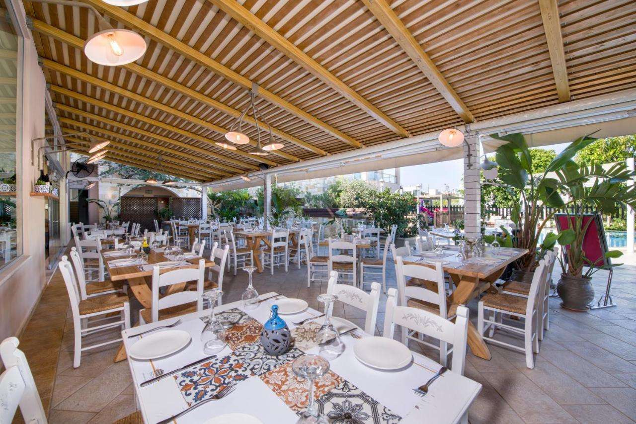 Isida Hotel Agia Marina Buitenkant foto