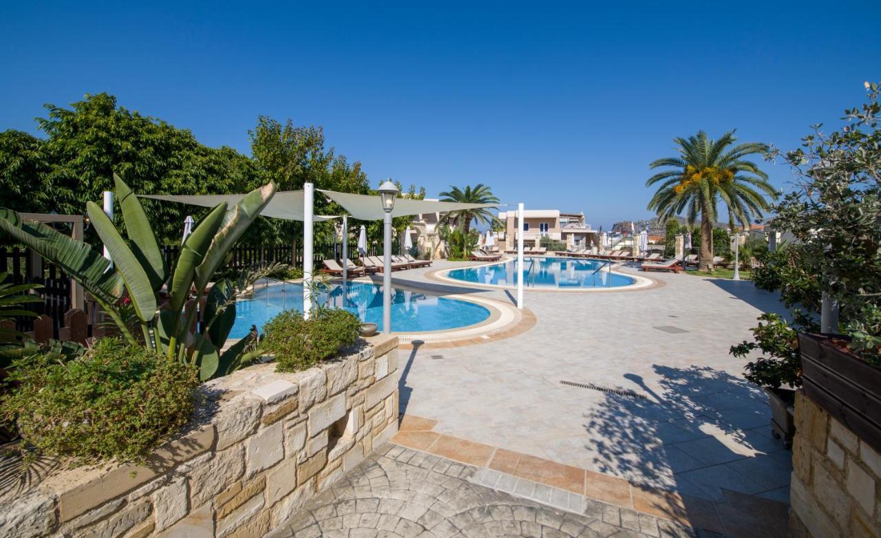 Isida Hotel Agia Marina Buitenkant foto