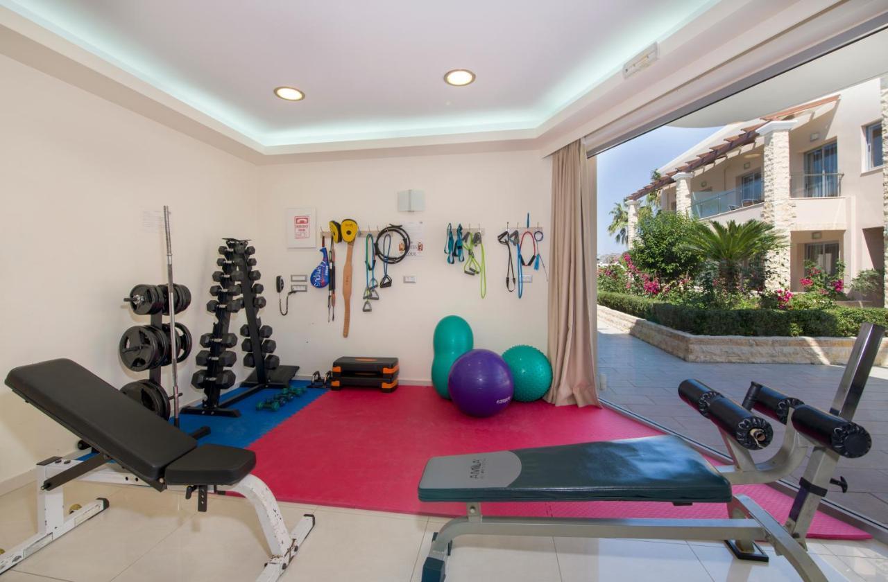 Isida Hotel Agia Marina Buitenkant foto