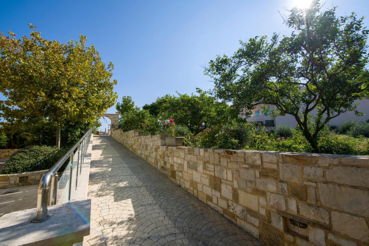 Isida Hotel Agia Marina Buitenkant foto
