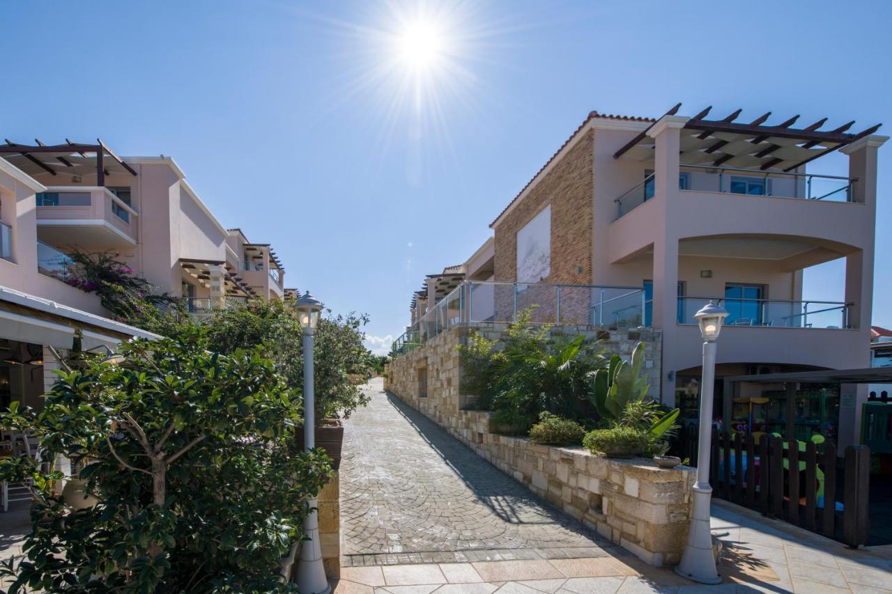 Isida Hotel Agia Marina Buitenkant foto