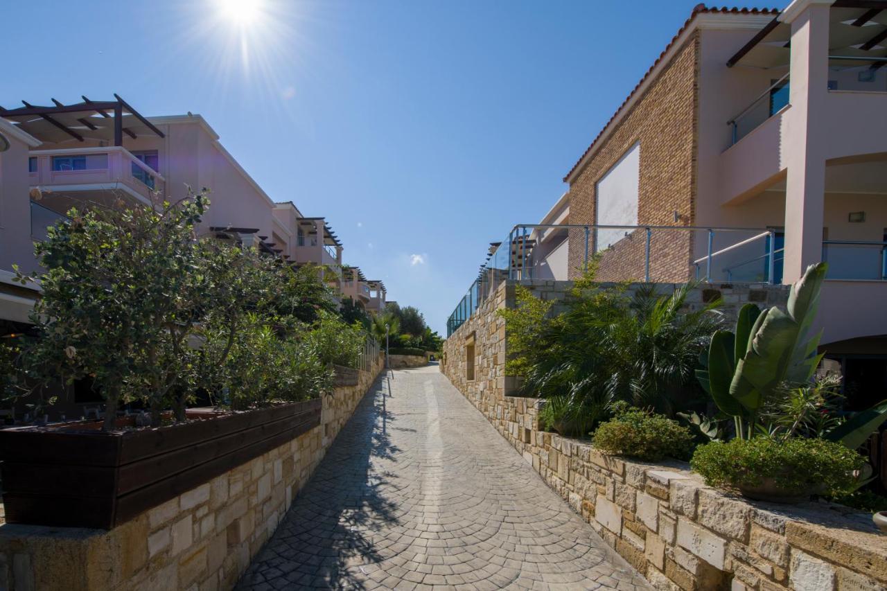 Isida Hotel Agia Marina Buitenkant foto