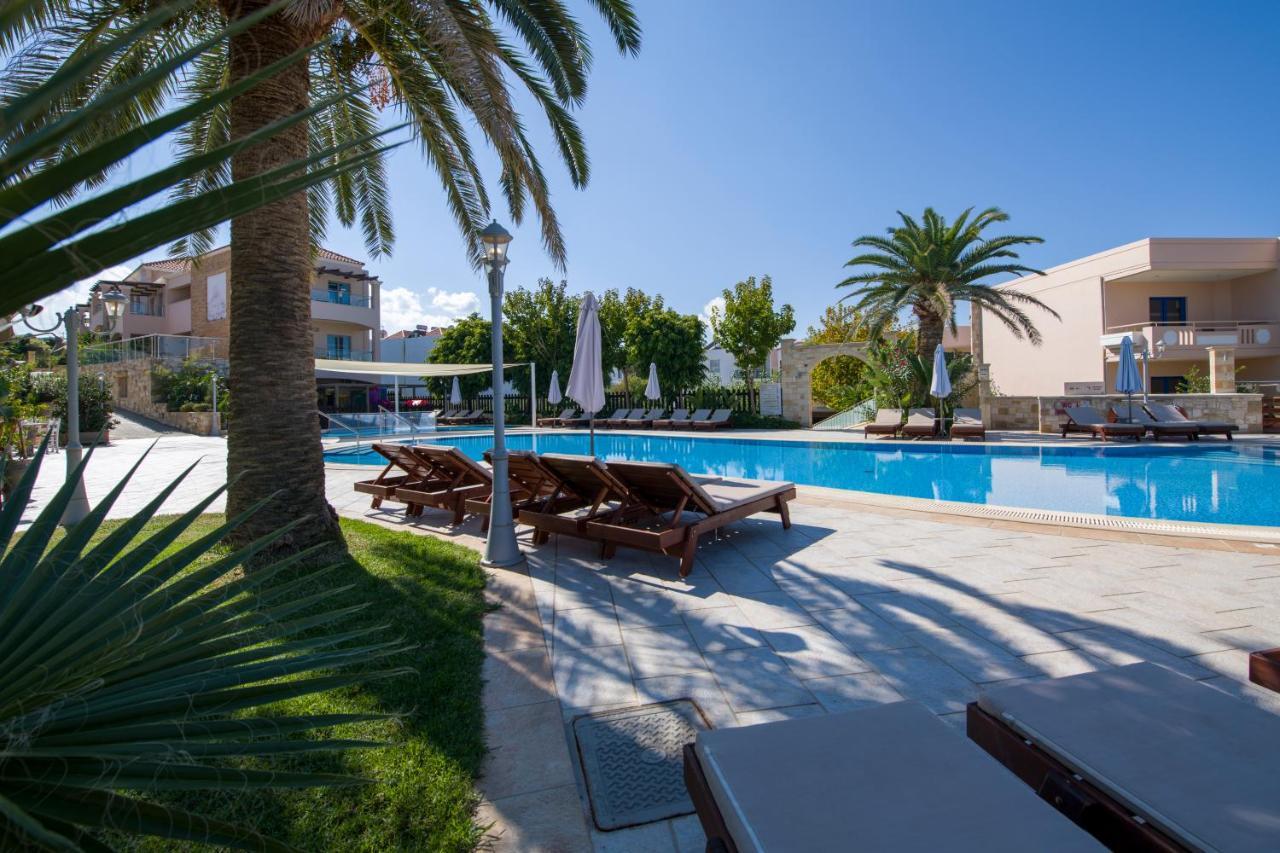 Isida Hotel Agia Marina Buitenkant foto