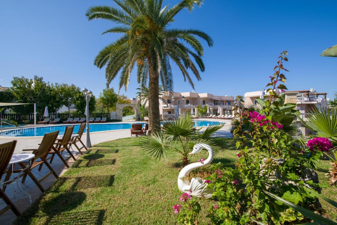 Isida Hotel Agia Marina Buitenkant foto