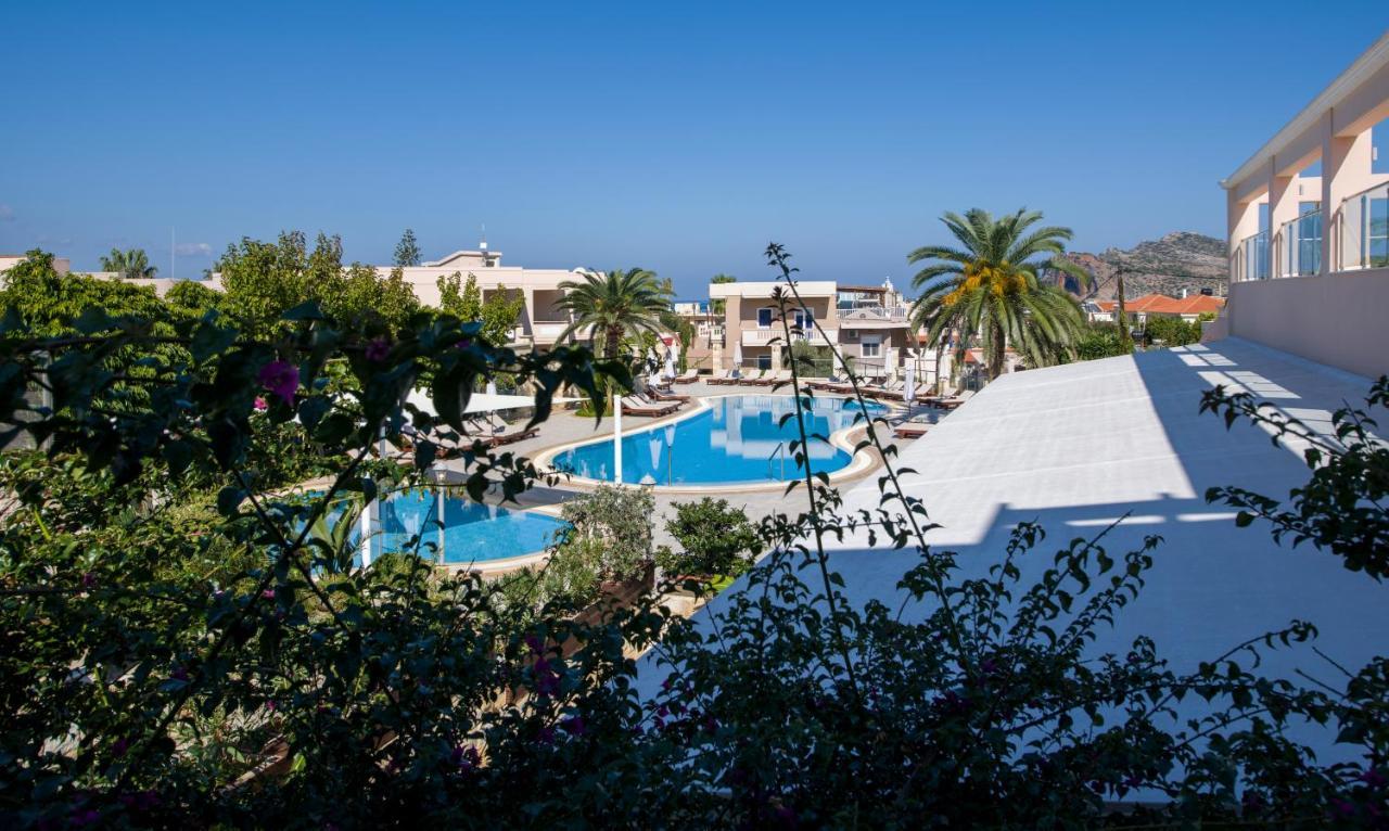 Isida Hotel Agia Marina Buitenkant foto