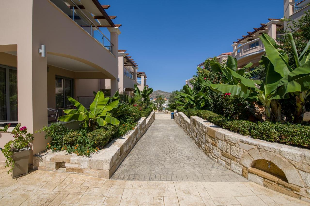 Isida Hotel Agia Marina Buitenkant foto