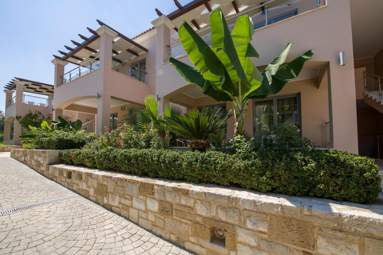 Isida Hotel Agia Marina Buitenkant foto