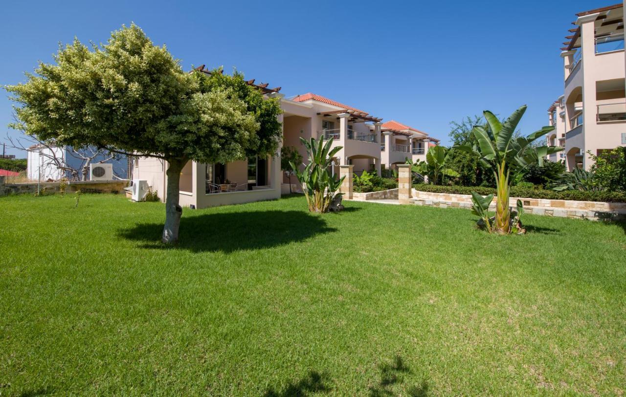 Isida Hotel Agia Marina Buitenkant foto
