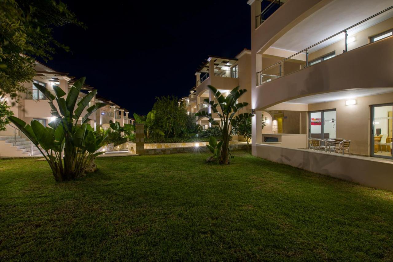 Isida Hotel Agia Marina Buitenkant foto
