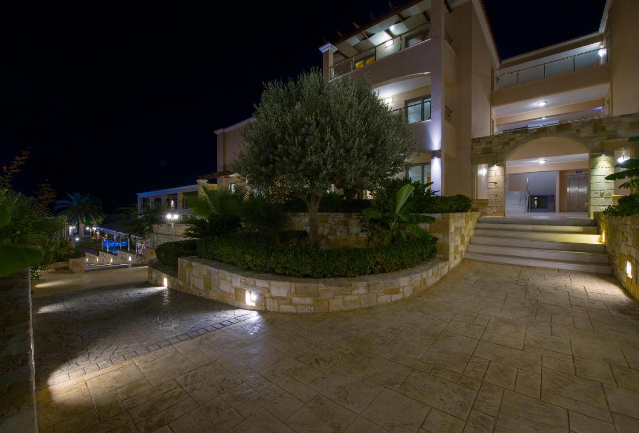 Isida Hotel Agia Marina Buitenkant foto