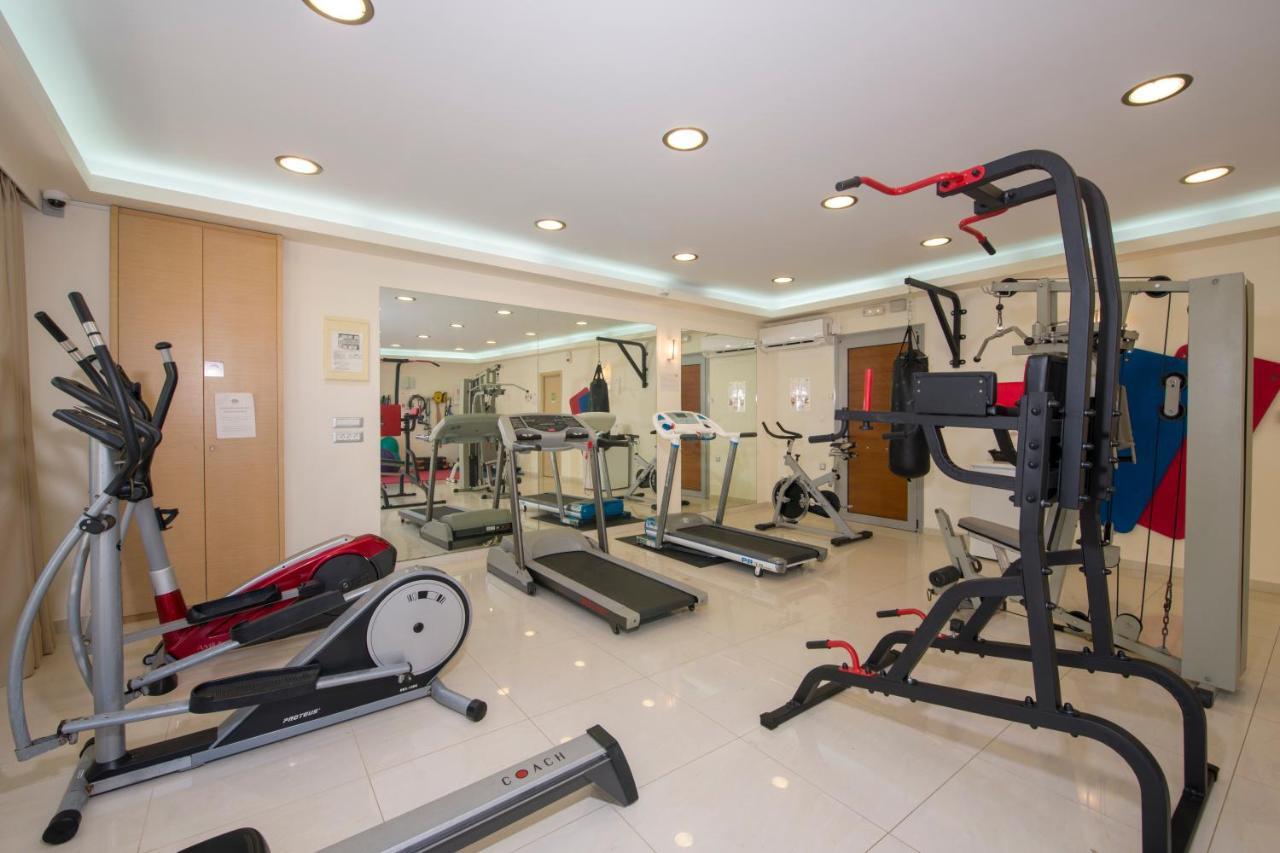 Isida Hotel Agia Marina Buitenkant foto