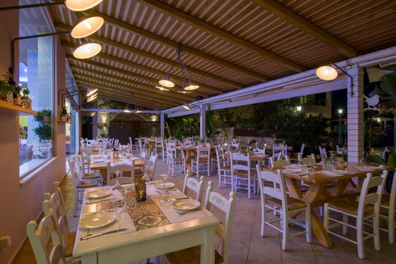 Isida Hotel Agia Marina Buitenkant foto