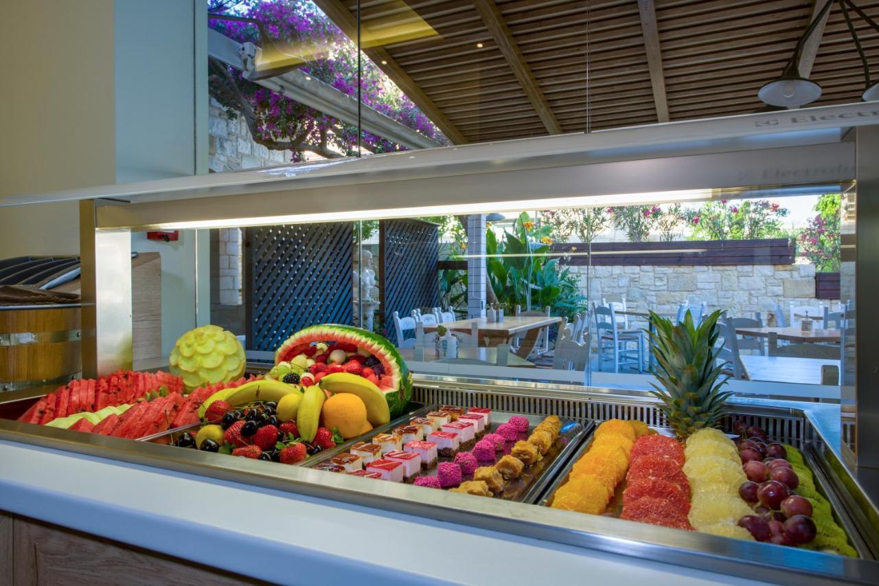 Isida Hotel Agia Marina Buitenkant foto